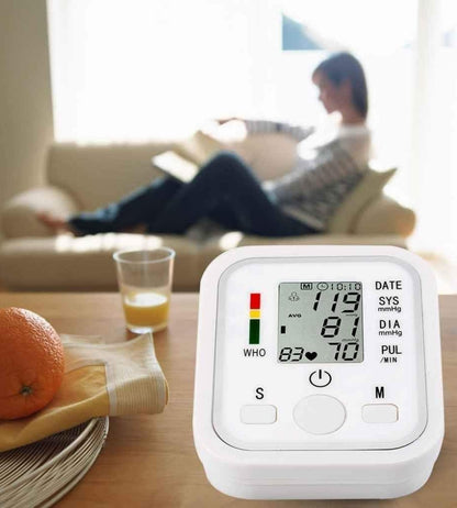 Misuratore di Pressione da Polso Automatico Sfigmomanometro da Braccio Batterie