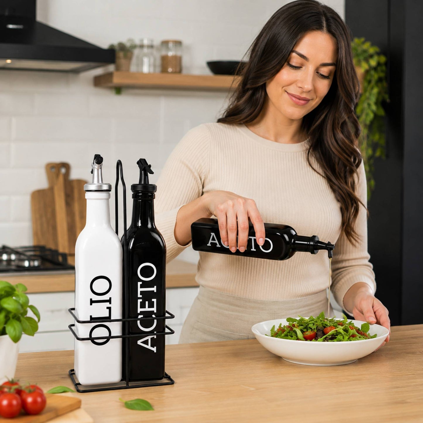 Set Olio Aceto 2 Bottiglie da 500ml con Supporto Metallo Dosatore Cucina Design